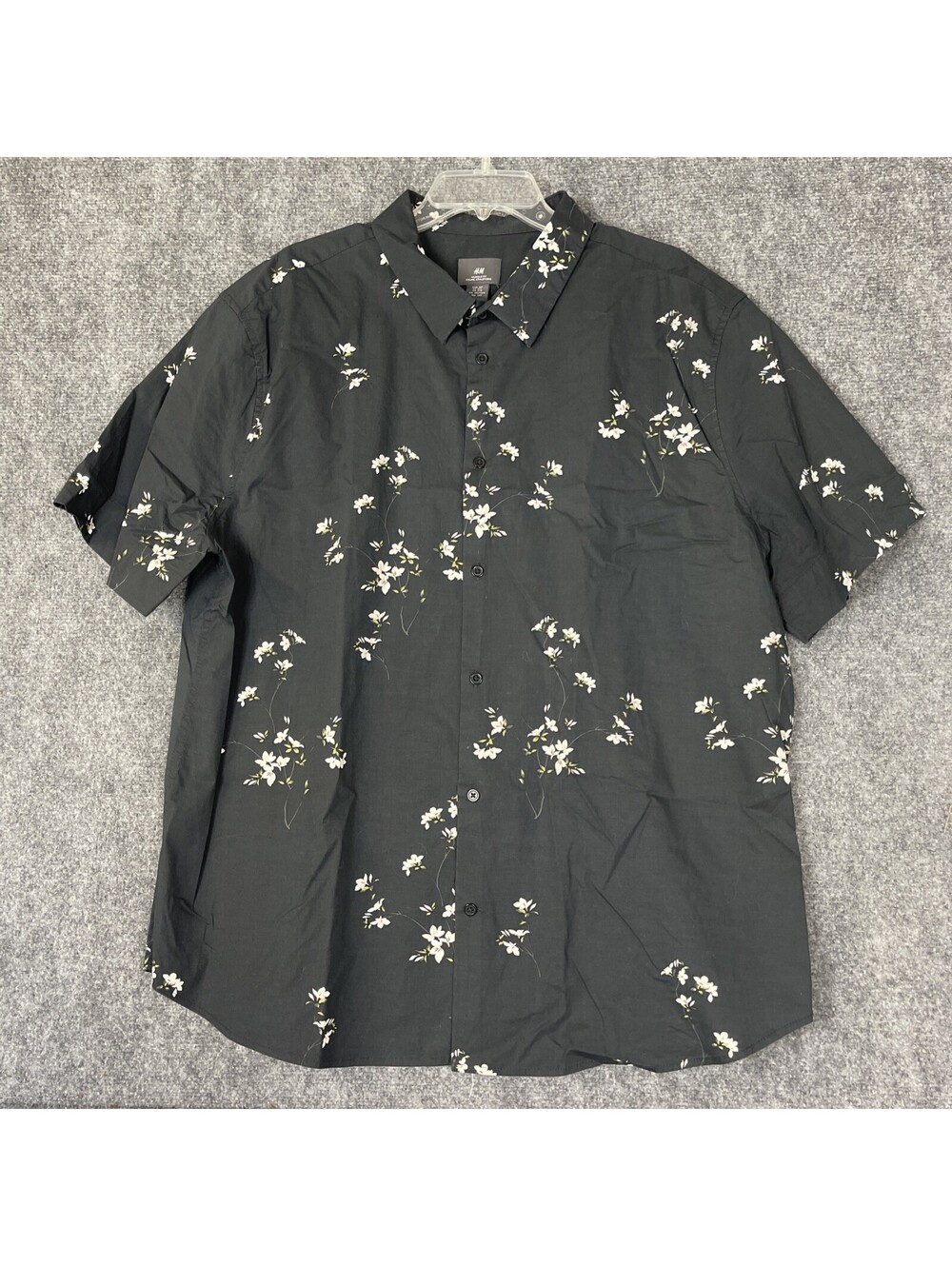 H&M Black Short Sleeve Muscle Fit Button Down With Cherry Blossom Men’s 3XL